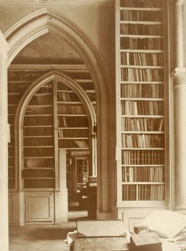 Sala biblioteczna w Bibliotece Ordynacji Krasińskich w pałacu Czapskich w Warszawie. Zdjęcie z archiwum Biblioteki Narodowej.