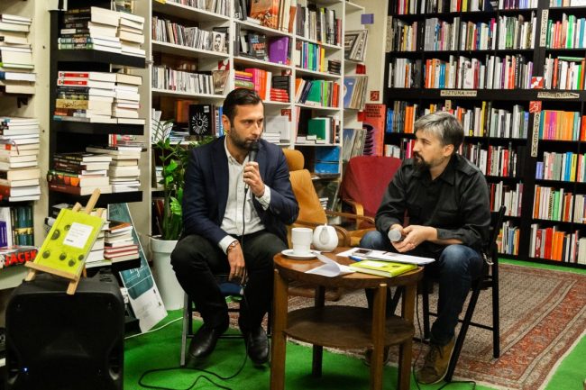 Turcja, Wielki Step i Europa Środkowa - spotkanie z Adamem Balcerem (z lewej) we wrocławskiej księgarni Tajne Komplety