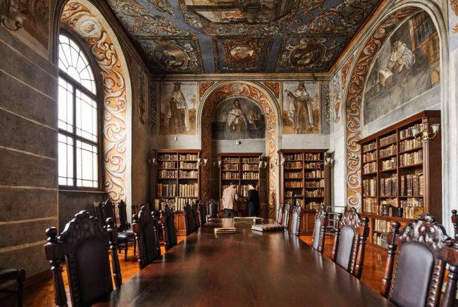 Biblioteka w klasztorze karmelitów na Piasku - fot. Jacek Dyląg